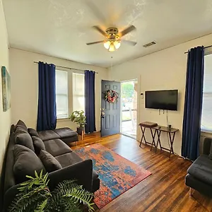 Cool And Calm Apartment Memphis